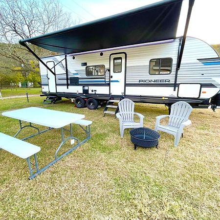 Rv Located On Private Property, Providing Access To The Guadalupe River, Accommodates Up To 5 Guests New Braunfels Esterno foto