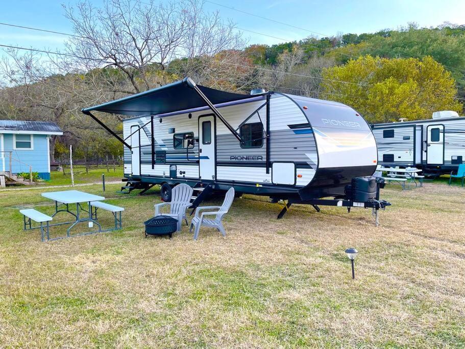 Rv Located On Private Property, Providing Access To The Guadalupe River, Accommodates Up To 5 Guests New Braunfels Esterno foto