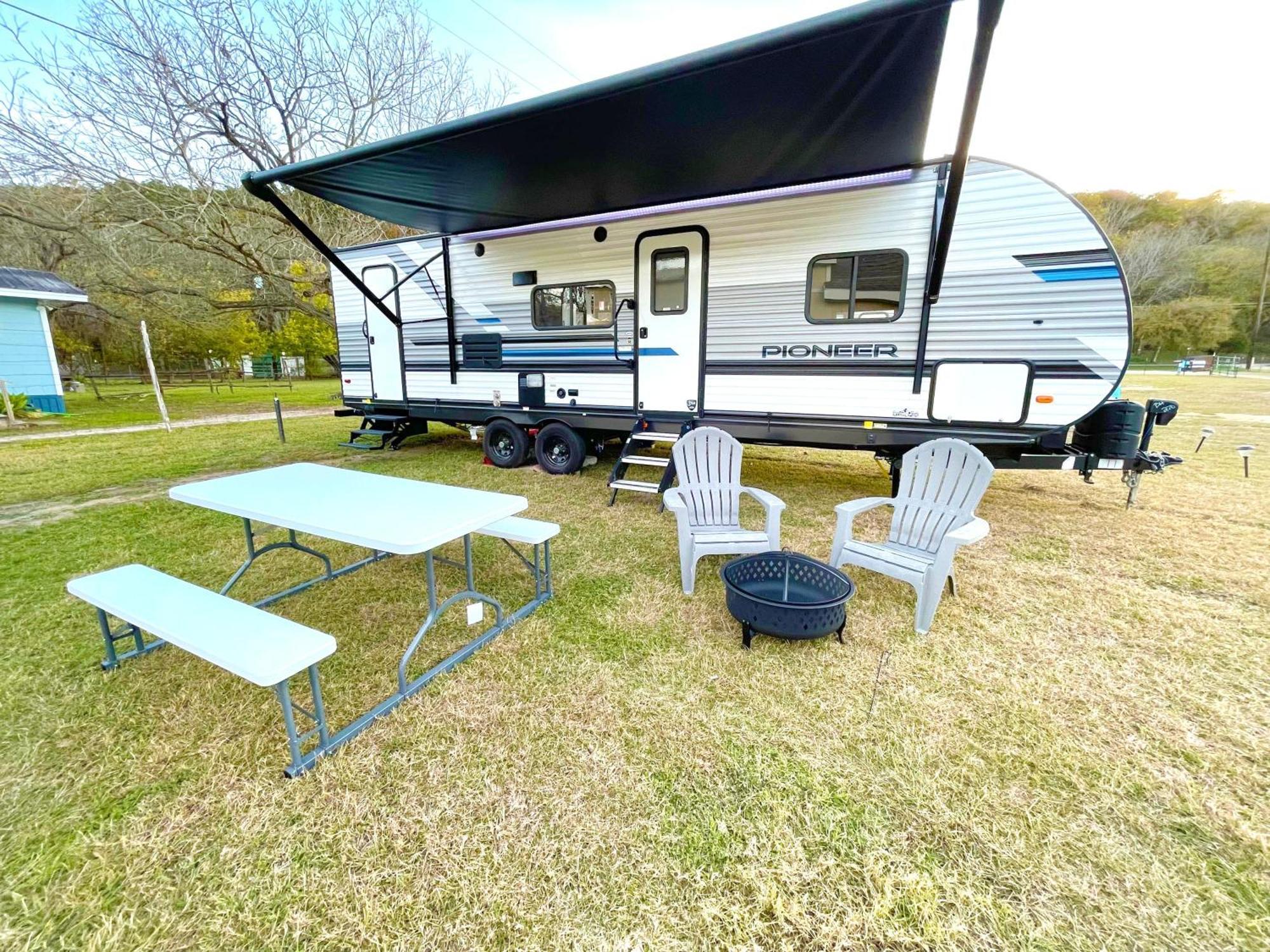 Rv Located On Private Property, Providing Access To The Guadalupe River, Accommodates Up To 5 Guests New Braunfels Esterno foto